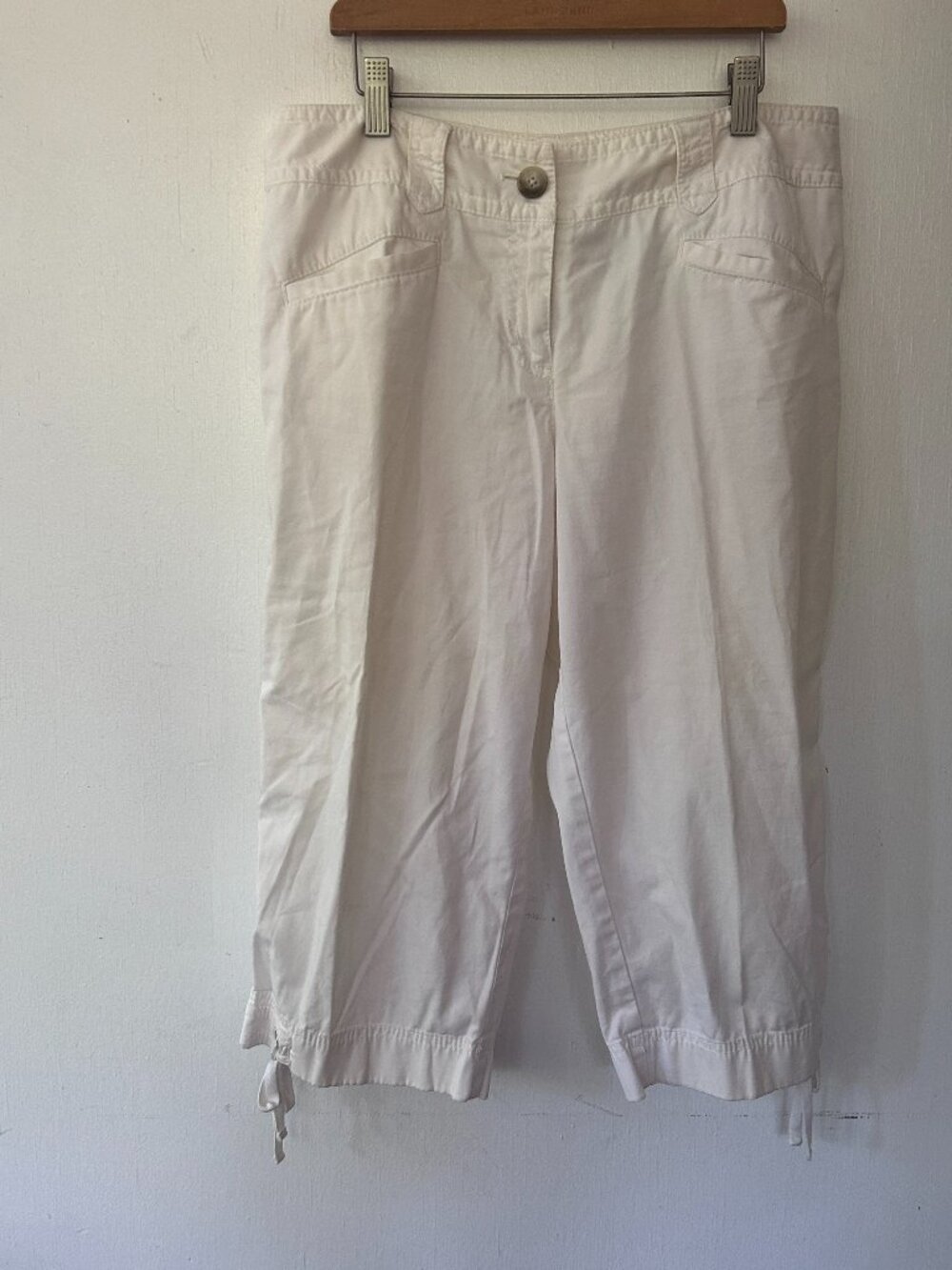 Ann Taylor 2010s Low Rise Capri Pants Size 8 Pockets White Coastal Neutral